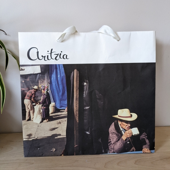 Aritzia paper shopping bag by artist - Picture 3 of 5